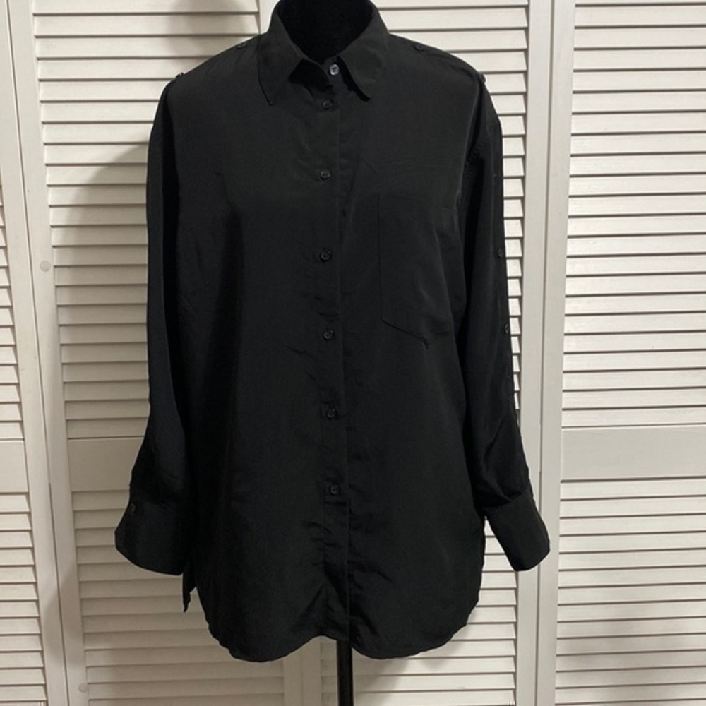 Dubgee by Whoopi Black Buttonup Shirt!!